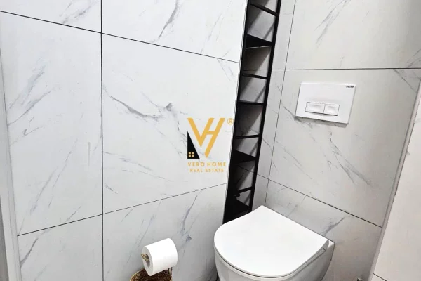 Shtepi ne shitje Apartament ne Tirane, Garsoniere, Mobilimi E mobiluar, Pagesa 93,000  Euro.