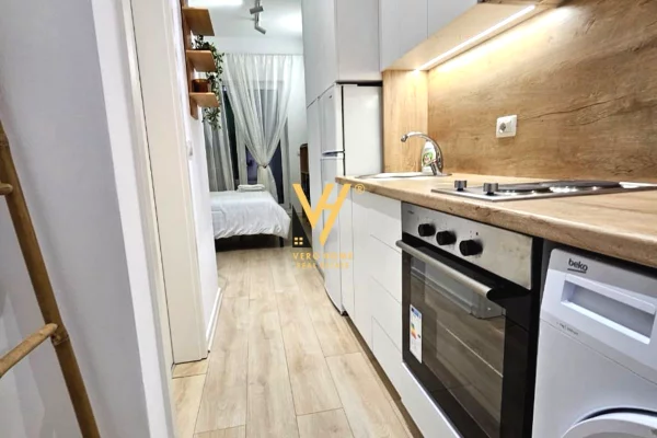Shtepi ne shitje Apartament ne Tirane, Garsoniere, Mobilimi E mobiluar, Pagesa 93,000  Euro.