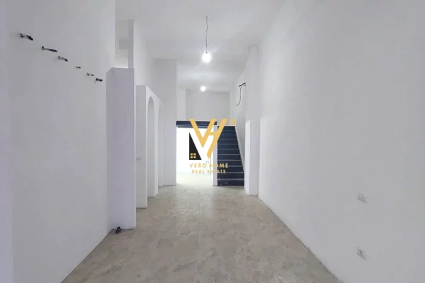 JEPET DYQAN 106 M2 ME QERA TE KOM.TURDIU, ISH FUSHA E AVIACIONIT 80.000 LEKE