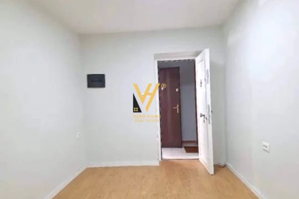 Business Property for Rent 3+1 in Tirana - 40,000 Leke