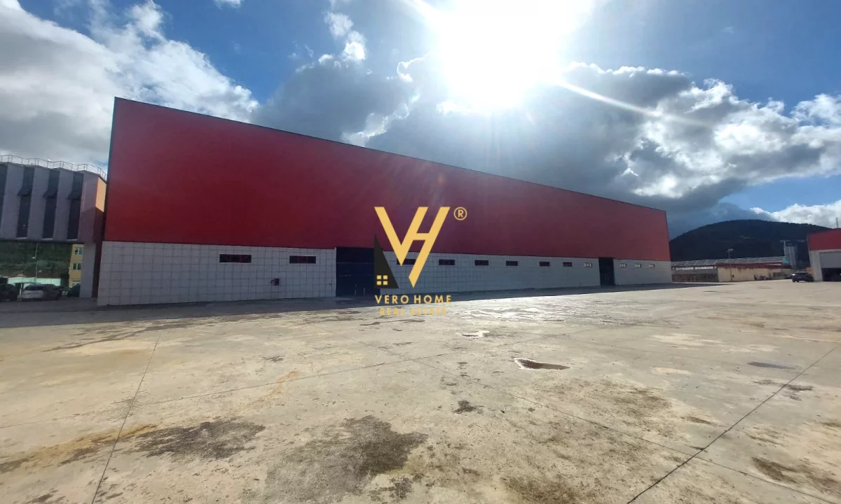 JEPET MAGAZINE 6.000 M2 ME QERA NE VAQARR 27.000 EURO