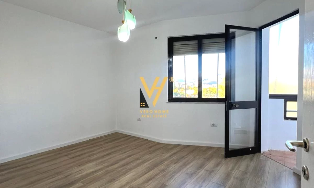Shtepi ne shitje Apartament ne Tirane, 2+1, Mobilimi Bosh, pa mobiluar, Pagesa 165,000  Euro.