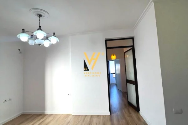 Shtepi ne shitje Apartament ne Tirane, 2+1, Mobilimi Bosh, pa mobiluar, Pagesa 165,000  Euro.