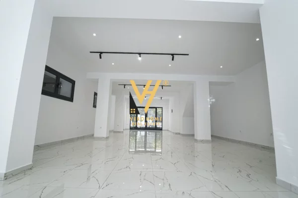 JEPET GODINE ME QIRA TE MUZEU I DESHMOREVE, DURRES 2.200 EURO