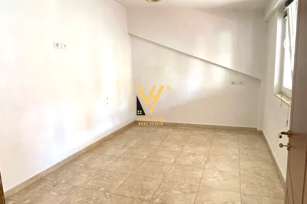 Shtepi ne shitje Apartament ne Tirane, 3+1, Mobilimi Pjeserisht e mobiluar, Pagesa 666,000  Euro.