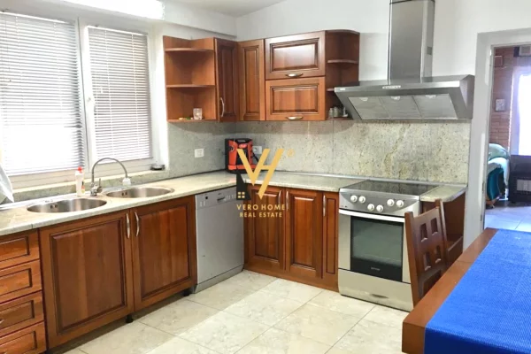 Shtepi ne shitje Apartament ne Tirane, 3+1, Mobilimi Pjeserisht e mobiluar, Pagesa 666,000  Euro.