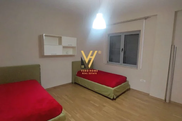 JEPET GODINE 4 KATESHE ME QERA NE VAQARR 4.000 EURO