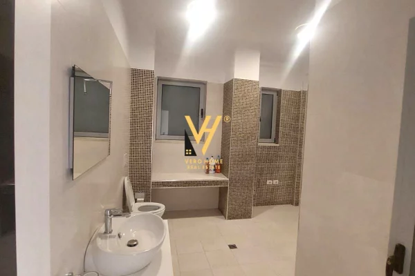 JEPET GODINE 4 KATESHE ME QERA NE VAQARR 4.000 EURO