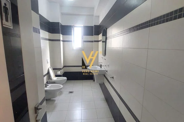 JEPET GODINE 4 KATESHE ME QERA NE VAQARR 4.000 EURO