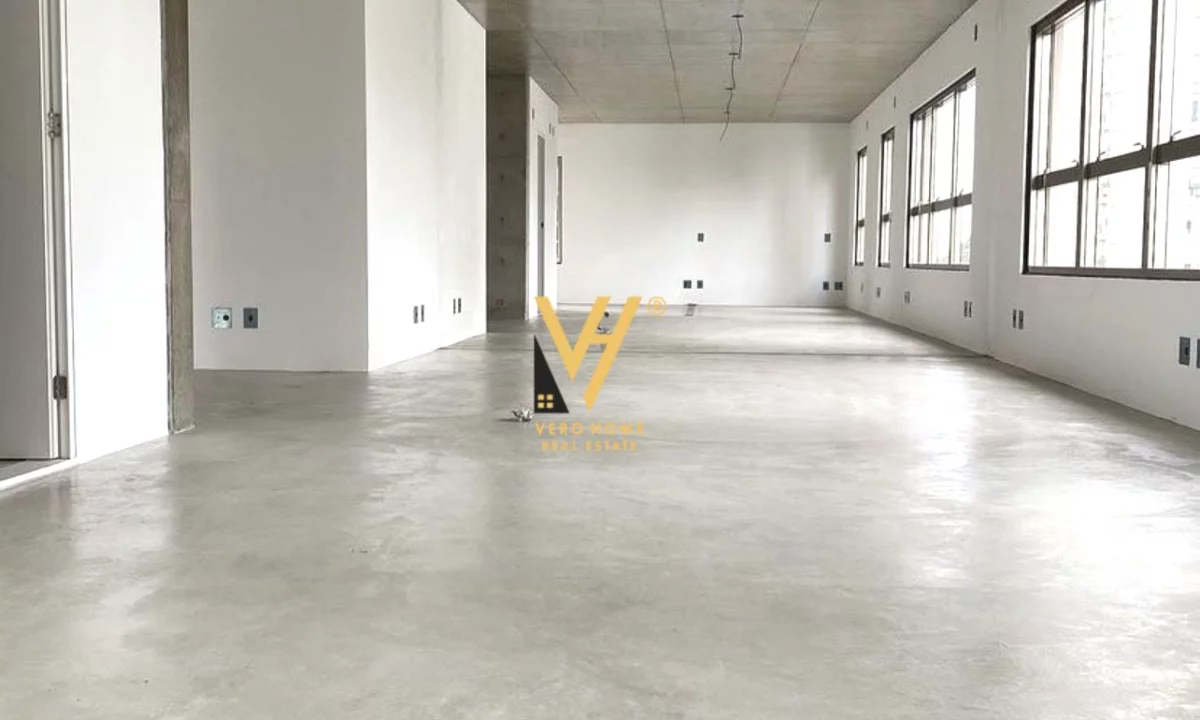 JEPET ZYRE 152 M2 ME QERA TE MINE PEZA 1.200 EURO