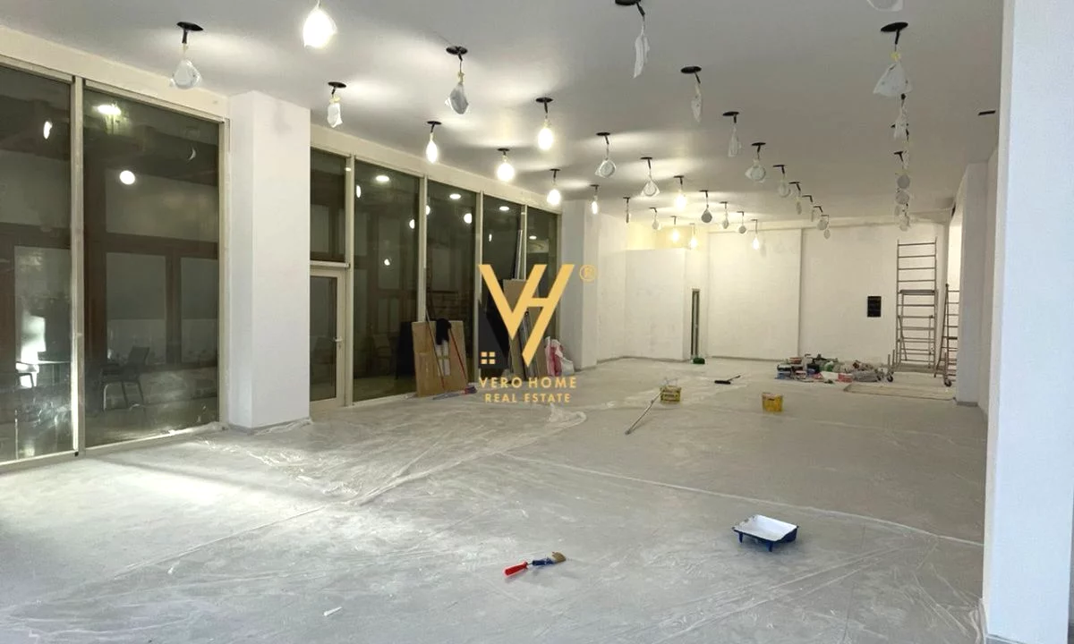 JEPET DYQAN 166 M2 ME QIRA TE BLV GJERGJ FISHTA 4.200 EURO