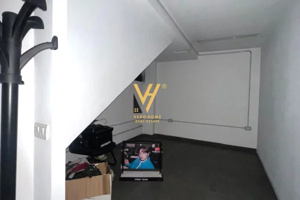 Business Property for Rent 1+1 in Tirana - 180,000 Leke