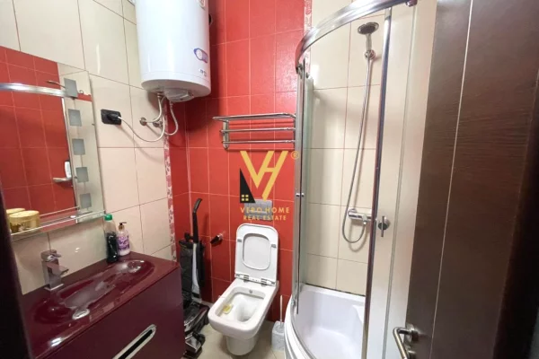 Shtepi ne shitje Apartament ne Tirane, 2+1, Mobilimi E mobiluar, Pagesa 210,000  Euro.