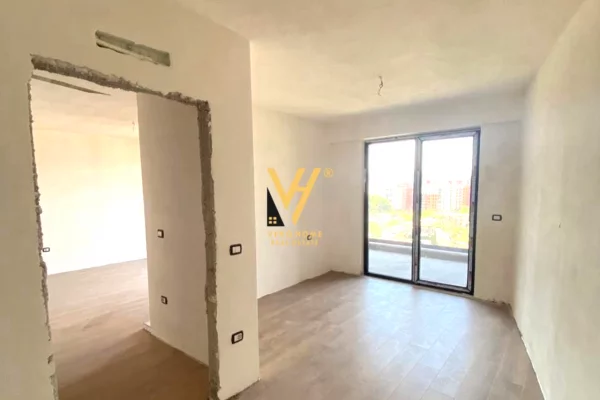 Shtepi ne shitje Apartament ne Tirane, 2+1, Mobilimi Bosh, pa mobiluar, Pagesa 166,000  Euro.