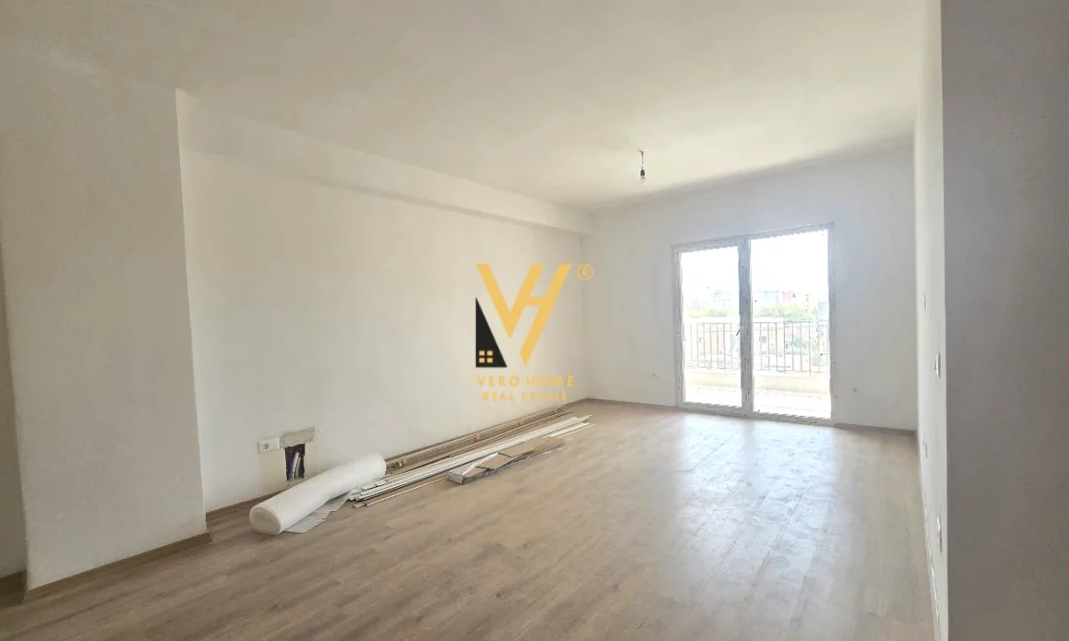 Shtepi ne shitje Apartament ne Tirane, 2+1, Mobilimi Bosh, pa mobiluar, Pagesa 186,700  Euro.