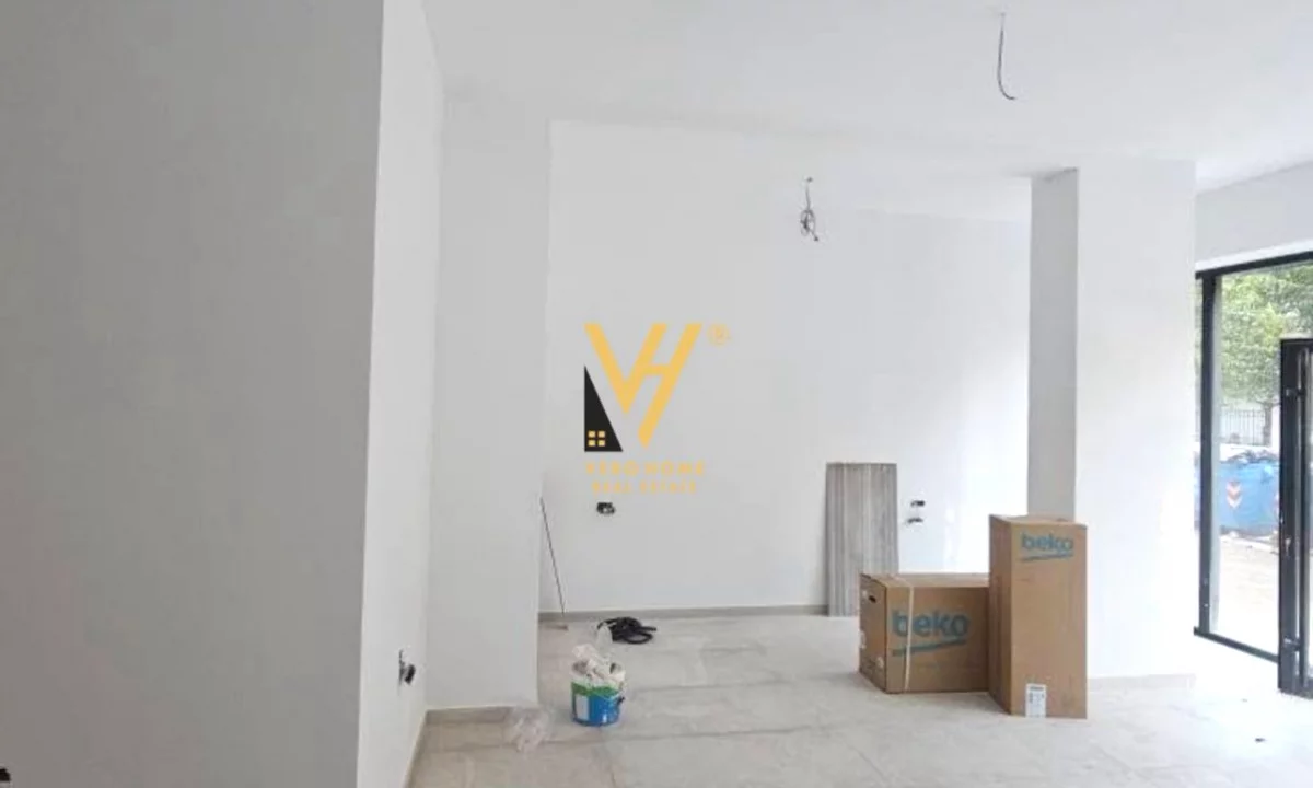 JEPET AMBIENT BIZNESI 60 M2 ME QERA NE DON BOSKO 50.000 LEKE