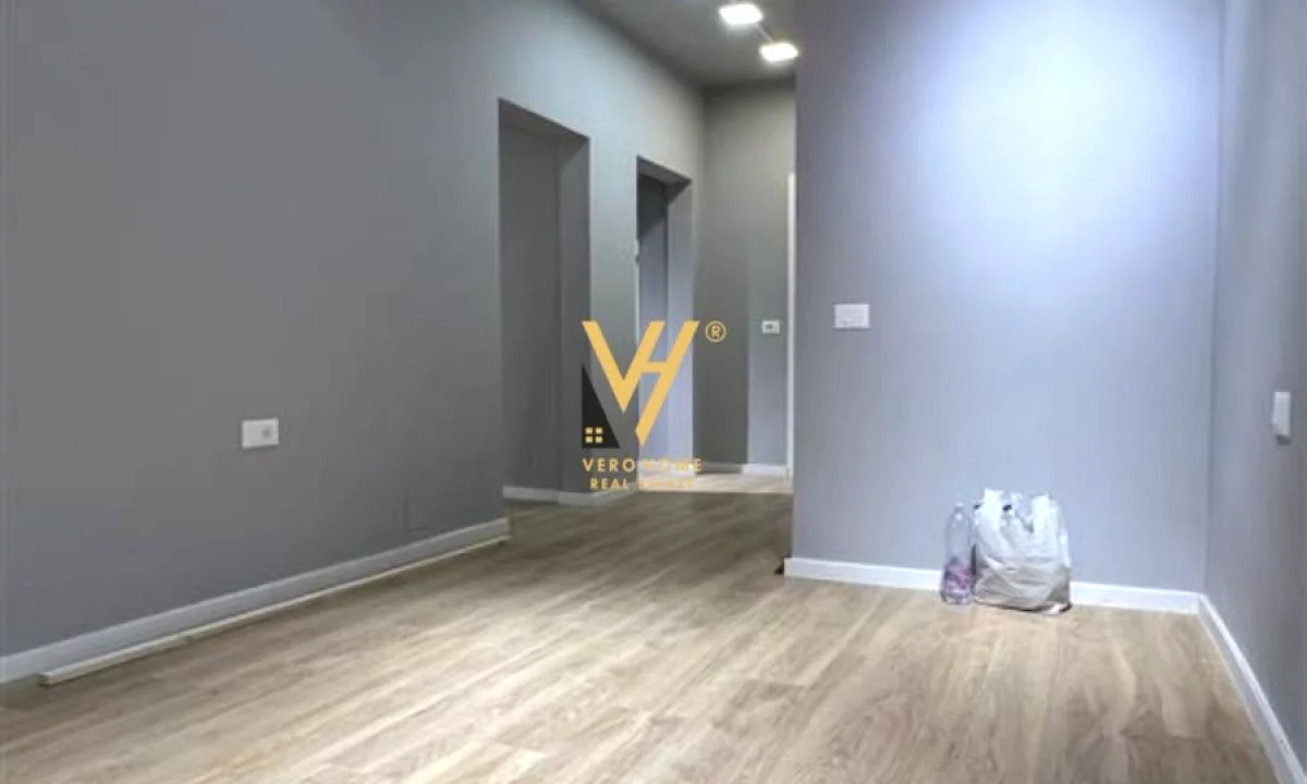 JEPET AMBIENT BIZNESI 75 M2 ME QERA TE MYSLYM SHYRI 1.200 EURO