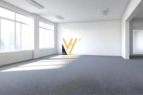 Business Property for Rent 3+1 in Tirana - 150,000 Leke