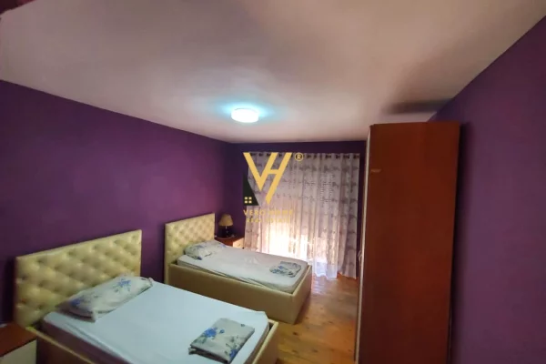 Shtepi ne shitje Apartament ne Tirane, 2+1, Mobilimi E mobiluar, Pagesa 225,000  Euro.