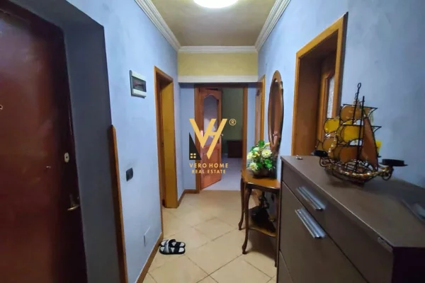 Shtepi ne shitje Apartament ne Tirane, 2+1, Mobilimi E mobiluar, Pagesa 225,000  Euro.