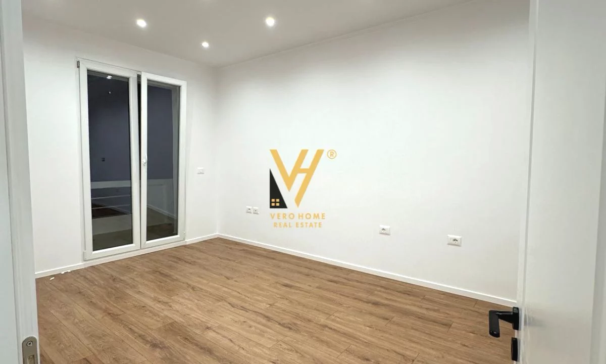 Shtepi ne shitje Apartament ne Tirane, 2+1, Mobilimi Bosh, pa mobiluar, Pagesa 168,000  Euro.