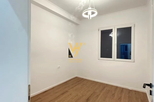 Shtepi ne shitje Apartament ne Tirane, 2+1, Mobilimi Bosh, pa mobiluar, Pagesa 168,000  Euro.
