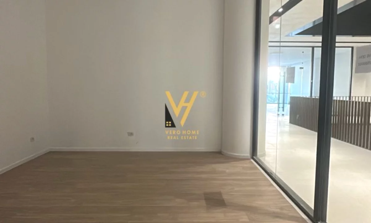 JEPET ZYRE 38 M2 ME QERA TE MINE PEZA 800 EURO