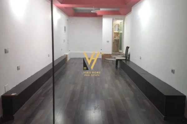 Ambiente Commerciale in Vendita 1+1 a Fier - 99,000 Euro