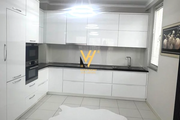 Shtepi ne shitje Apartament ne Tirane, 2+1, Mobilimi E mobiluar, Pagesa 155,000  Euro.