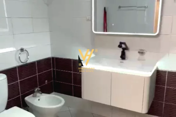 Shtepi ne shitje Apartament ne Tirane, 2+1, Mobilimi E mobiluar, Pagesa 143,000  Euro.