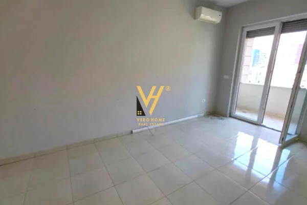 Business Property for Rent 3+1 in Tirana - 1,100 Euro