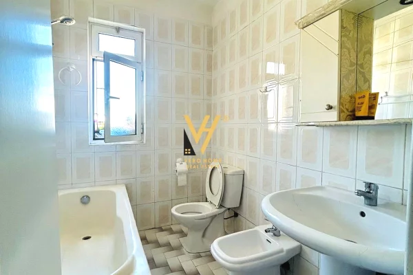 Shtepi ne shitje Apartament ne Tirane, 2+1, Mobilimi E mobiluar, Pagesa 150,000  Euro.