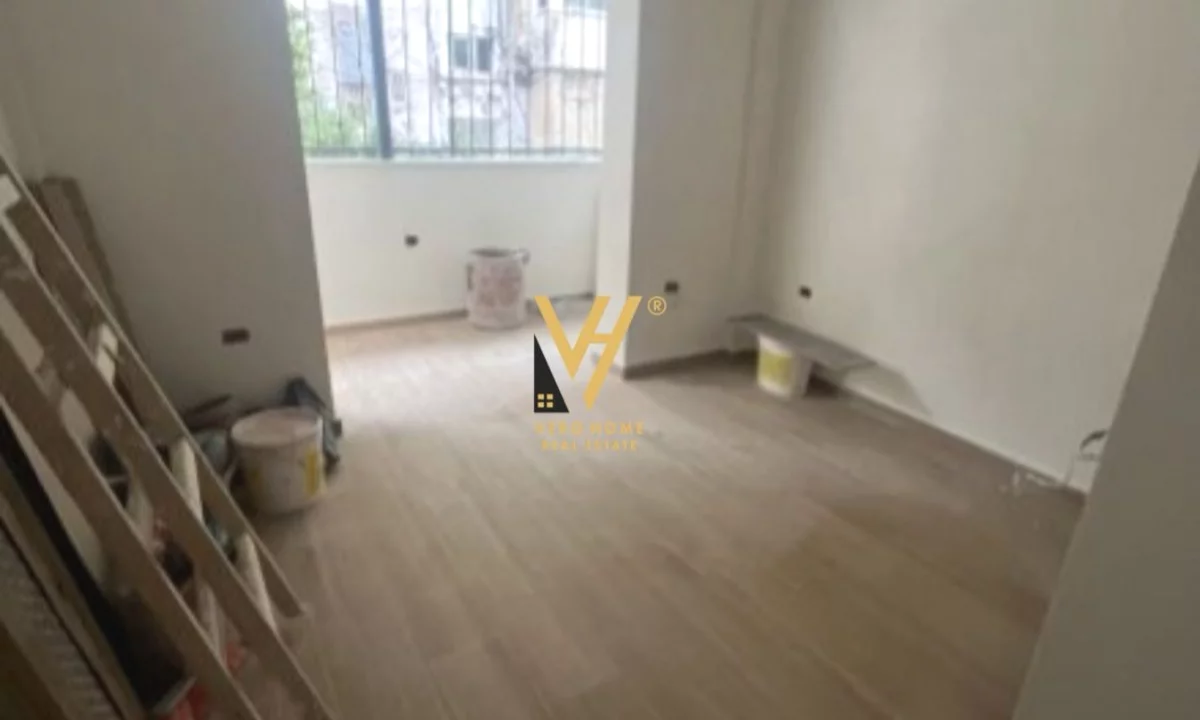  AMBIENT BIZNESI ME QERA SHESHI WILLSON 600 EURO