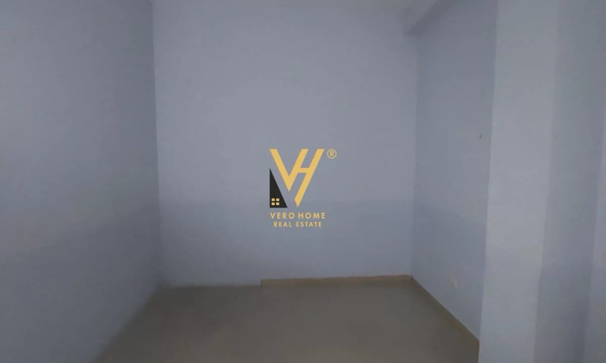 JEPET DYQAN 60 M2 ME QERA TE RRUGA E ELBASANIT 40.000 LEKE