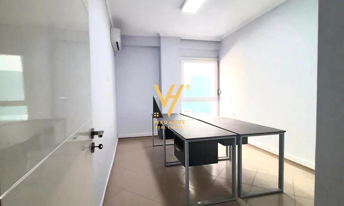 JEPET ZYRE 97 M2 ME QIRA NE QENDER 800 EURO