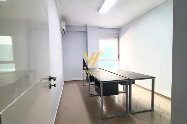 Business Property for Rent 3+1 in Tirana - 800 Euro