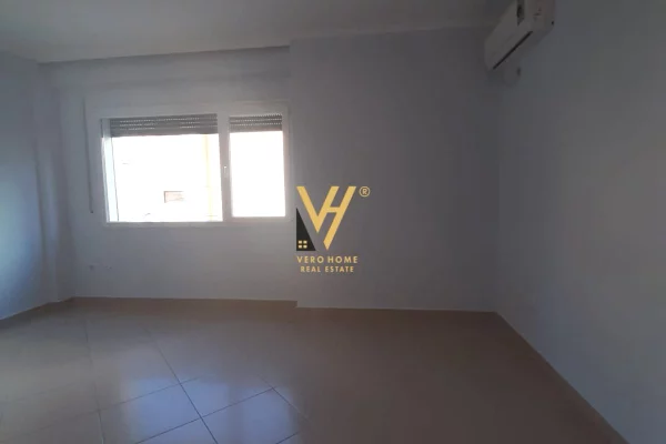 JEPET ZYRE 97 M2 ME QIRA NE QENDER 800 EURO