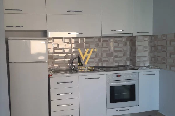 JEPET ZYRE 97 M2 ME QIRA NE QENDER 800 EURO