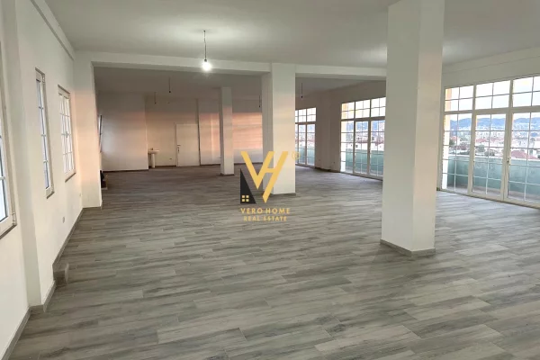 JEPET AMBIENT 250 M2 ME QIRA NE PASKUQAN 2.500 EURO