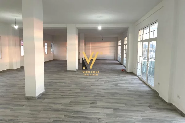 JEPET AMBIENT 250 M2 ME QIRA NE PASKUQAN 2.500 EURO