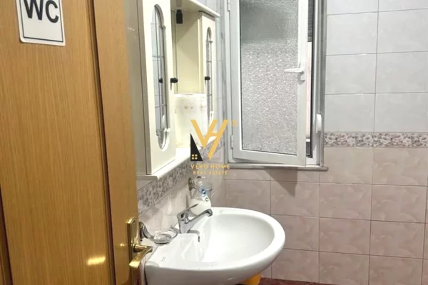 Business Property for Rent 3+1 in Tirana - 150,000 Leke