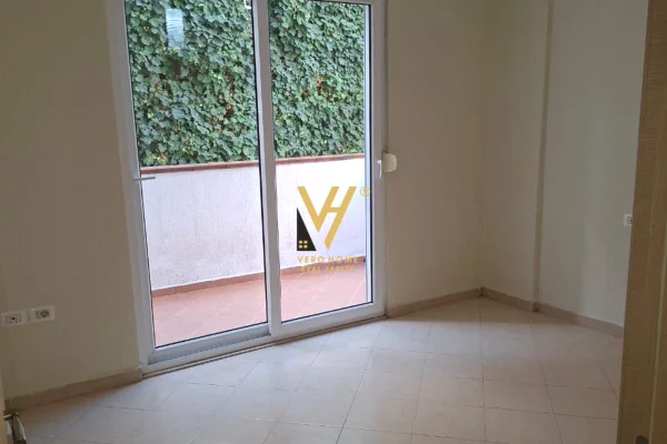 Shtepi ne shitje Duplex(shtepi me 2 kate) ne Tirane, 3+1, Mobilimi Bosh, pa mobiluar, Pagesa 280,000  Euro.