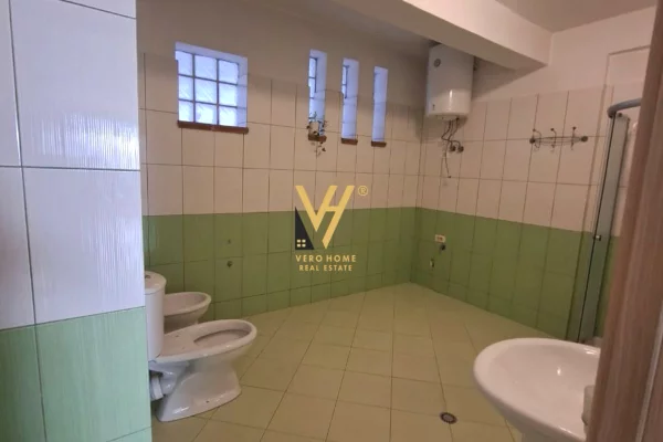 Shtepi ne shitje Duplex(shtepi me 2 kate) ne Tirane, 3+1, Mobilimi Bosh, pa mobiluar, Pagesa 280,000  Euro.