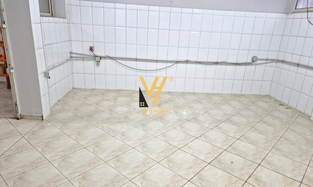 SHITET MAGAZINE 300 M2 NE SELITE 360.000 EURO