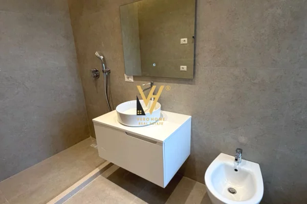 Shtepi ne shitje Apartament ne Tirane, 1+1, Mobilimi Bosh, pa mobiluar, Pagesa 182,000  Euro.