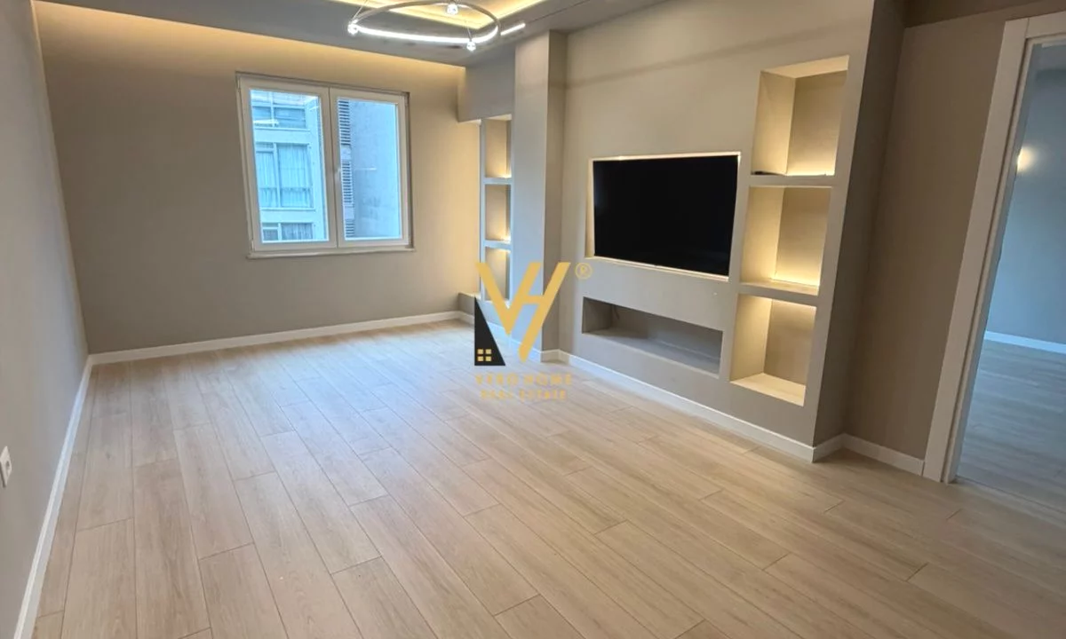 Shtepi ne shitje Apartament ne Tirane, 2+1, Mobilimi Bosh, pa mobiluar, Pagesa 275,000  Euro.