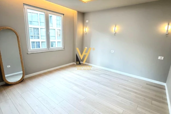 Shtepi ne shitje Apartament ne Tirane, 2+1, Mobilimi Bosh, pa mobiluar, Pagesa 275,000  Euro.