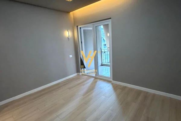 Shtepi ne shitje Apartament ne Tirane, 2+1, Mobilimi Bosh, pa mobiluar, Pagesa 275,000  Euro.