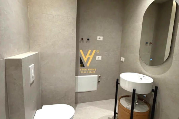 Shtepi ne shitje Apartament ne Tirane, 2+1, Mobilimi Bosh, pa mobiluar, Pagesa 275,000  Euro.