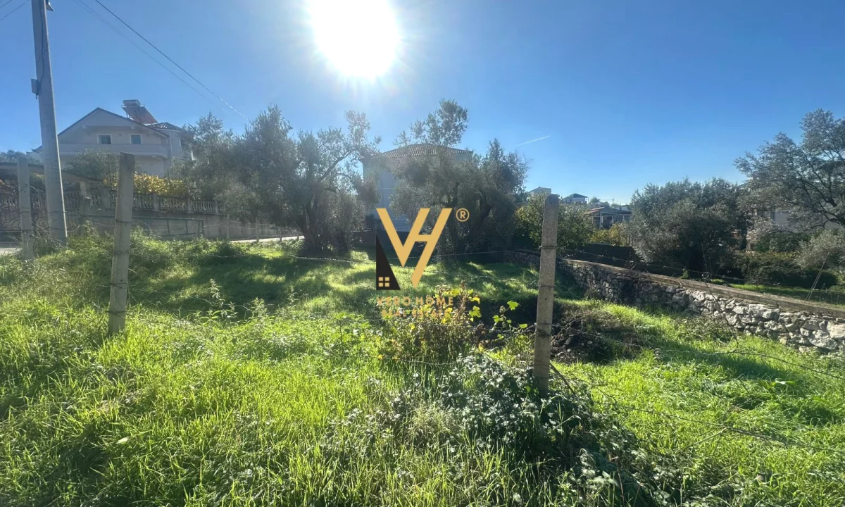 SHITET TOKE 700 M2 NE BABRRU 150.000 EURO